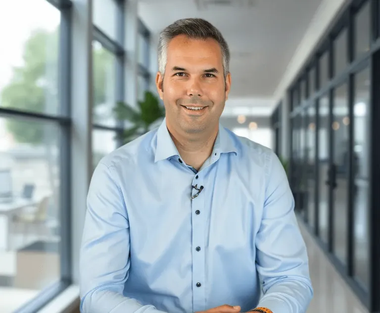 Thorsten Vortmeyer, konzernunabhängiger Finanzberater aus Lübbecke, in seinen Büroräumen