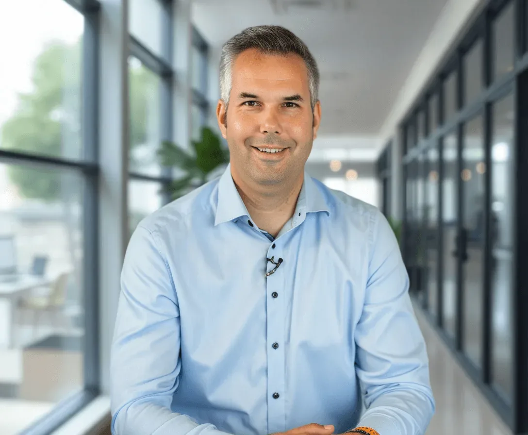 Thorsten Vortmeyer, konzernunabhängiger Finanzberater aus Lübbecke, in seinen Büroräumen